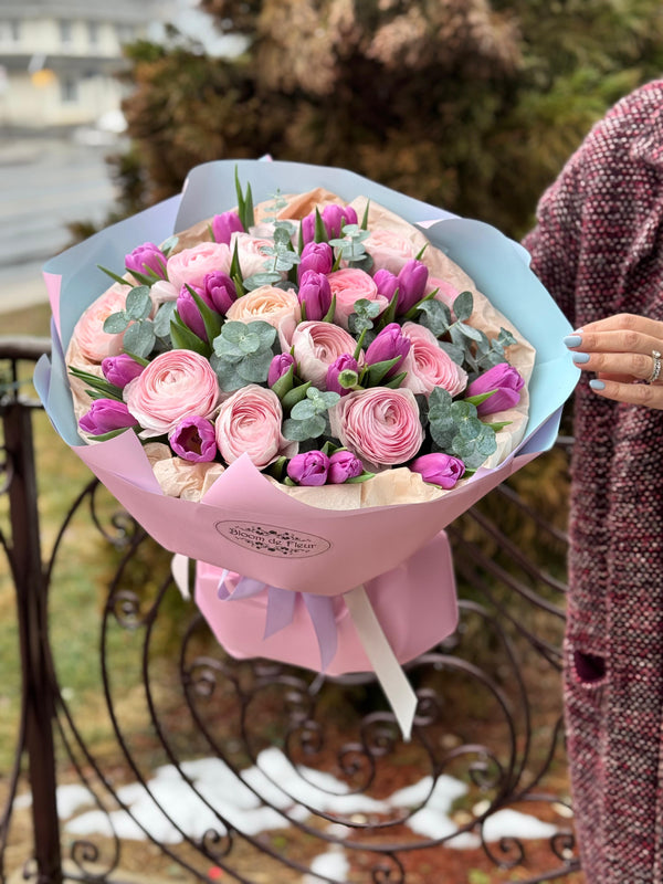 Bouquet - Italian ranunculus and tulips